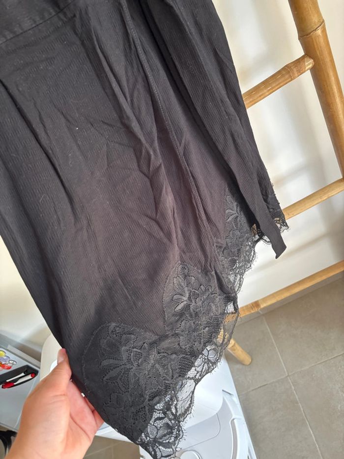 Robe noire avec bas en dentelle - photo numéro 5