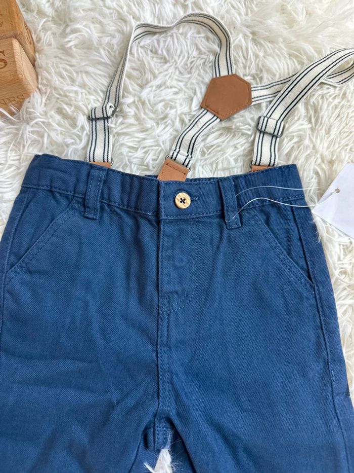 Pantalon bleu marine avec bretelle vertbaudet taille 12 mois - photo numéro 2
