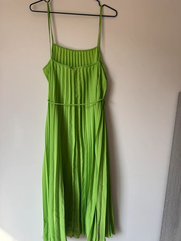 👗 Robe plissée mi-longue à bretelles fines - Vert- neuf sans étiquette - Mango - taille M - photo numéro 7