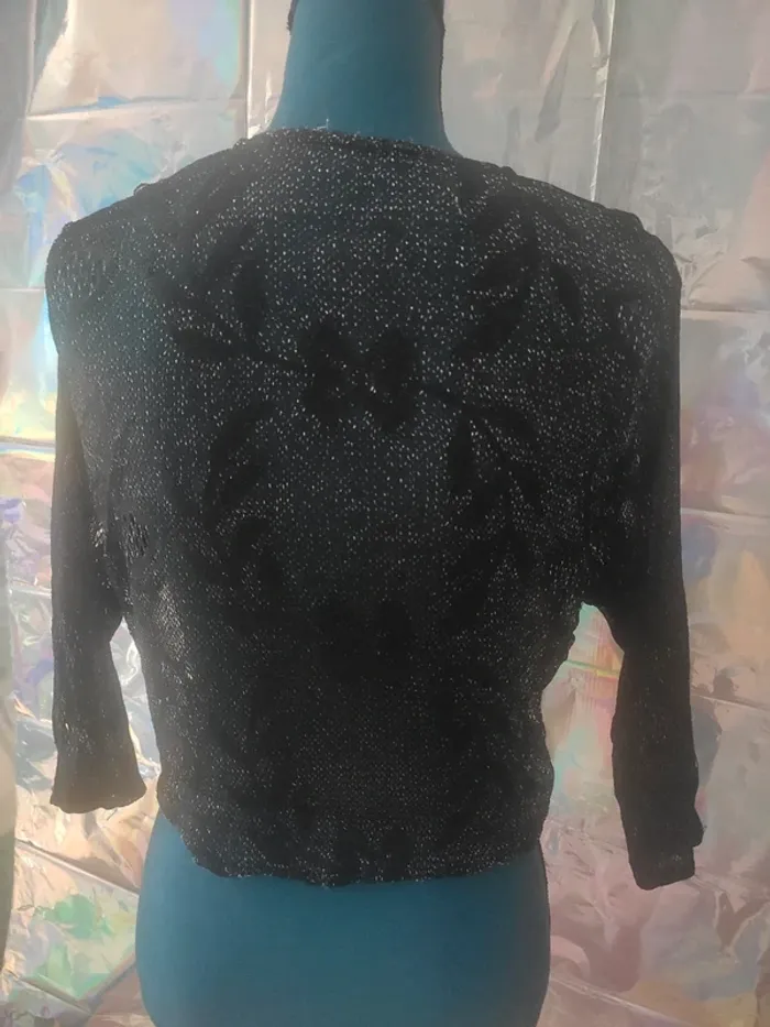 Pull court en crochet noir argenté avec franges - photo numéro 4