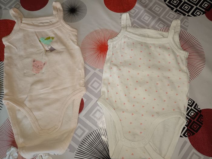 Lot 6 bodies à bretelles taille 3 mois 👧 - photo numéro 3