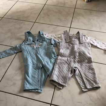 Lot de 2 salopettes taille 6 en mois