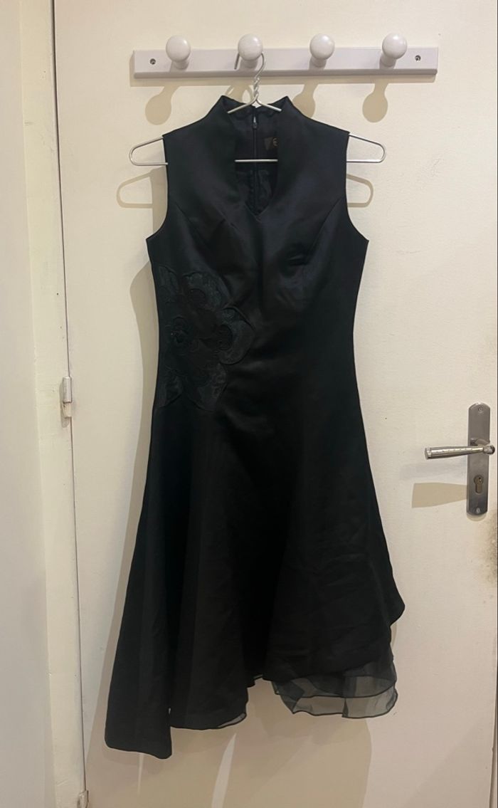 Robe longue maxi noire asymétrique sans manches détails fleur brodé vintage taille S/36