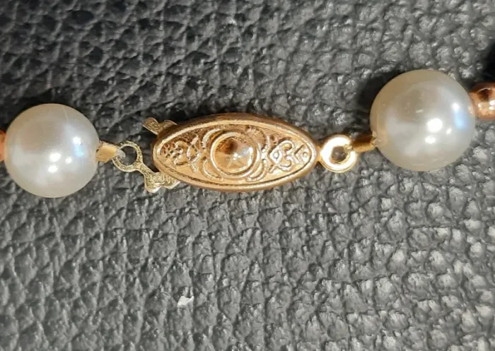 Très beau collier vintage en perles d'hematite noires, perles blanches et perles dorées LMJ - photo numéro 5