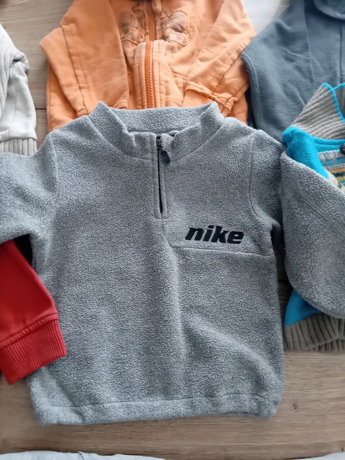 Lot 8 sweats et gilets 12 mois - photo numéro 5