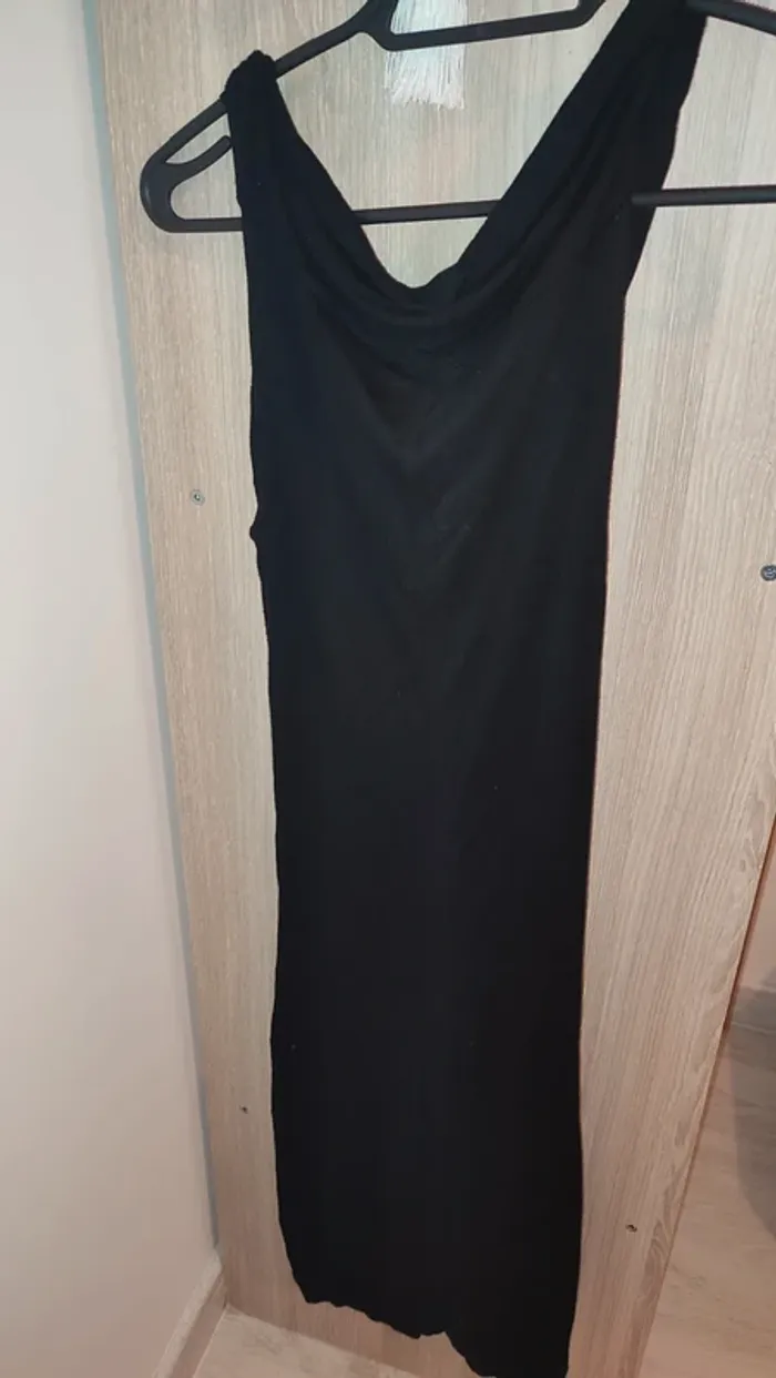 Petit robe noir cintrée - photo numéro 2