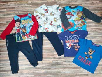 Lot vêtements et pyjamas Pat Patrouille 4/5 ans mi-saison 