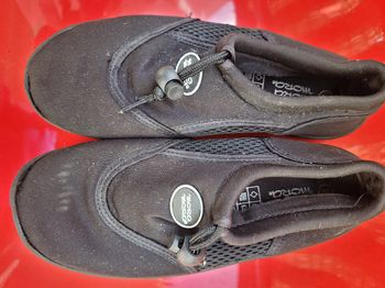 chaussures d eau t36 (1e)