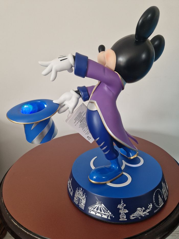 Statue Mickey Disneyland Paris 30ème anniversaire lumineux - photo numéro 3