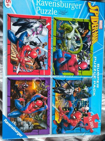 4 puzzles de 100 pièces sur spiderman