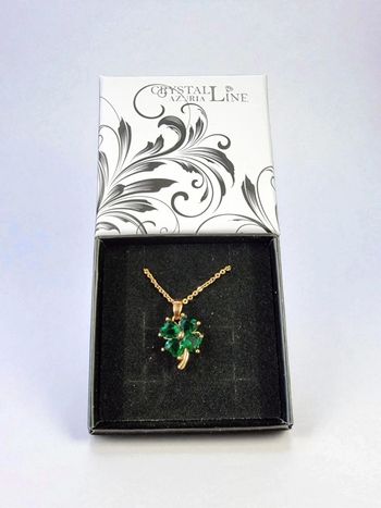 Crystalline Azuria Collier avec Pendentif Trèfle à Quatre Feuilles 18ct plaqué or avec cristaux