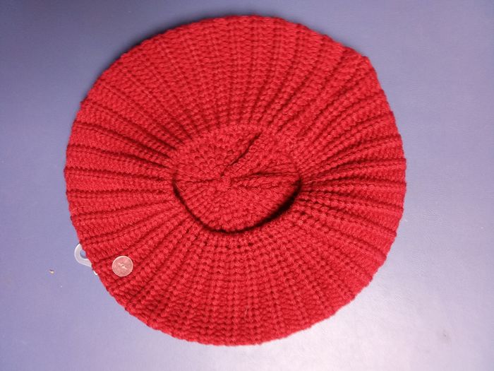 Béret femme hiver, effet tricoté, couleur bordeaux, neuf avec étiquette, taille unique, idée cadeau de Noël - photo numéro 2