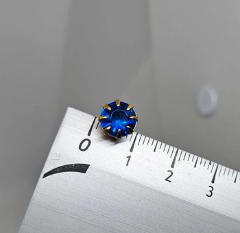 Paire de boucles d'oreilles.
Neuve.