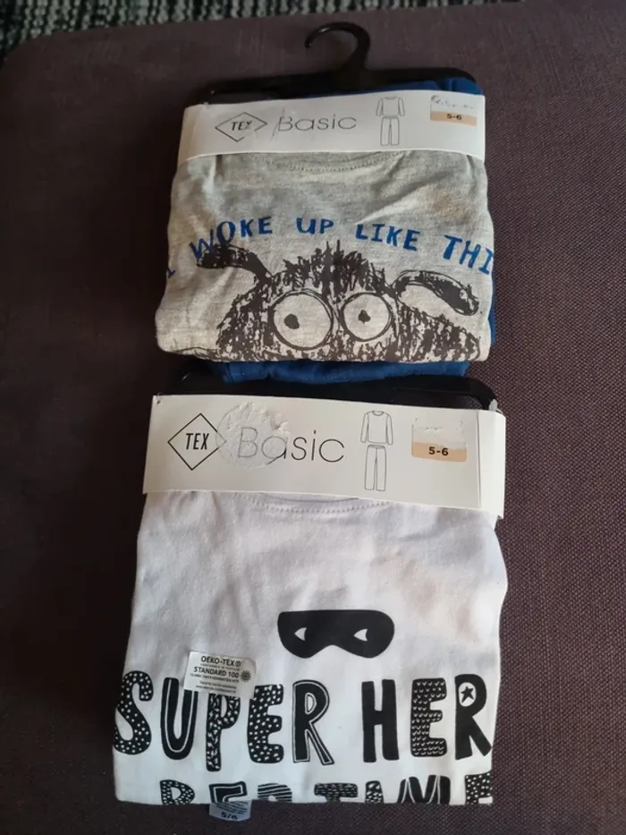 Lot de 2 pyjamas neufs 5/6 ans