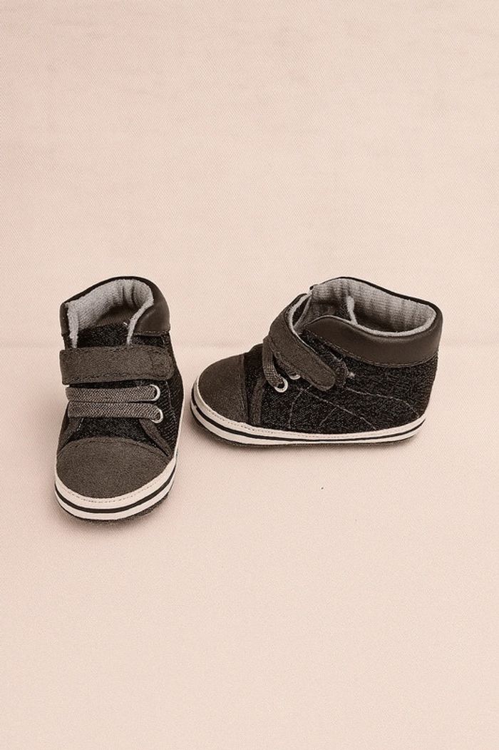 💚Baskets montantes bébé noir et gris – pratiques et stylées