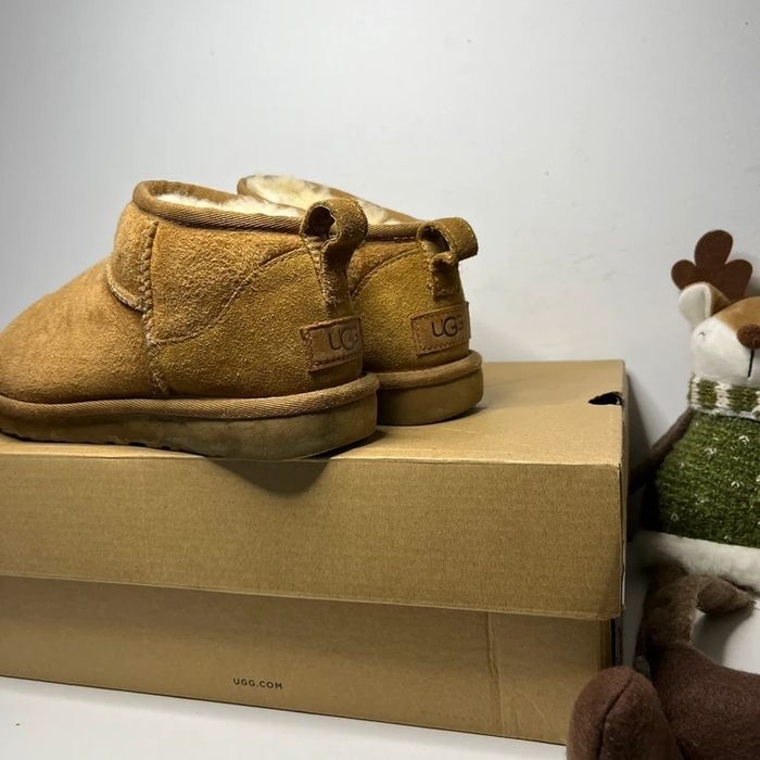 UGG Mini Taille 40 - photo numéro 4