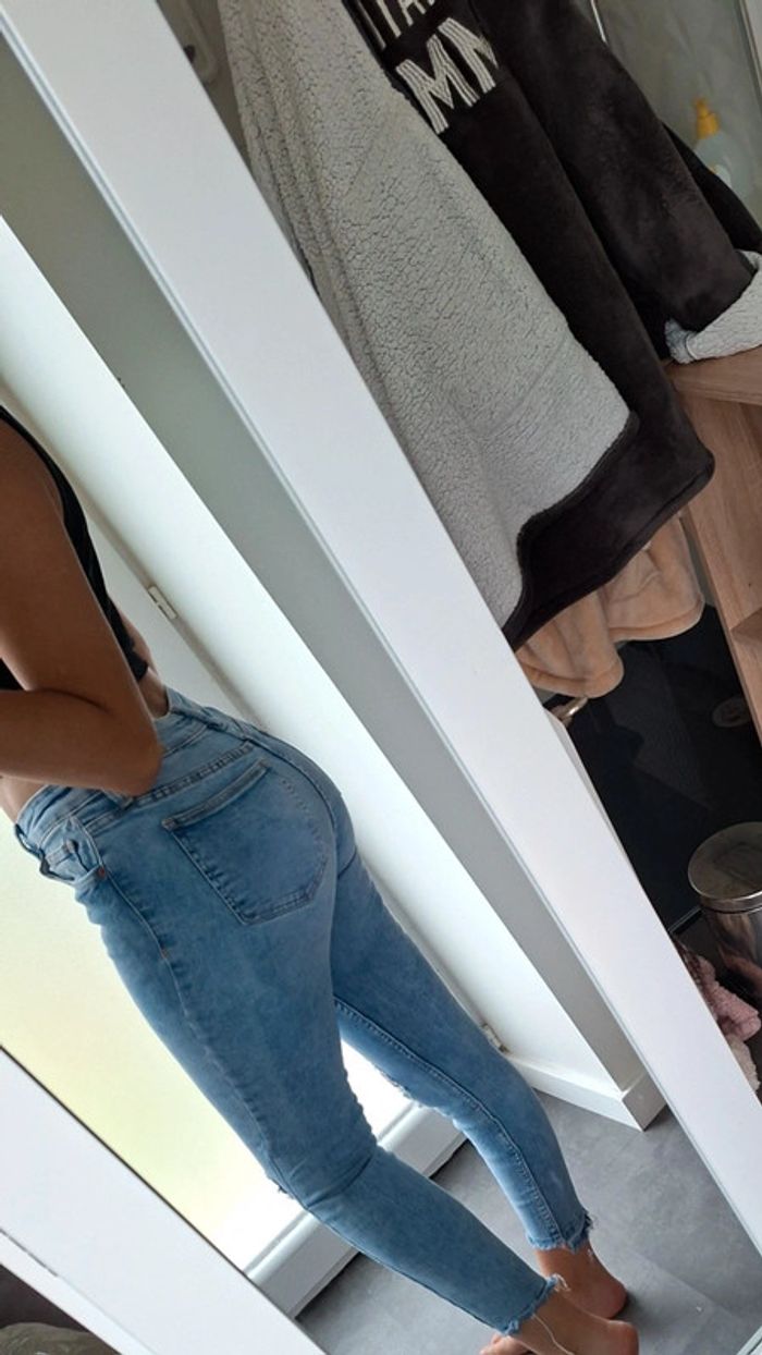 Jean skinny taille haute  troué - photo numéro 2