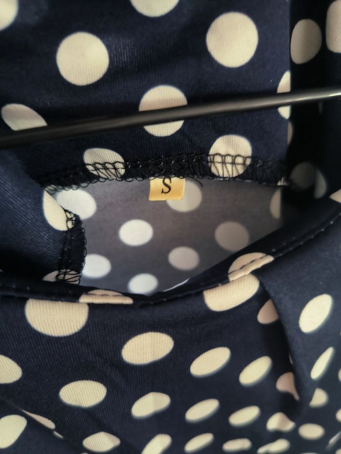 Robe bleue marine à pois blancs - photo numéro 3