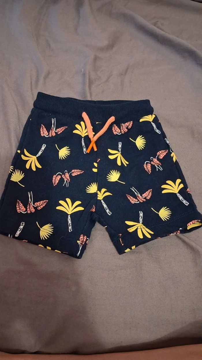 Lot shorts 9 mois - photo numéro 2