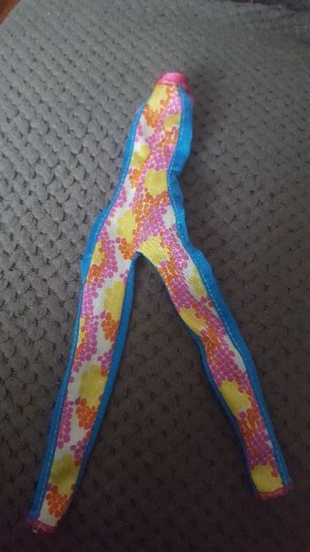 tenue Barbie gymnaste très bon état