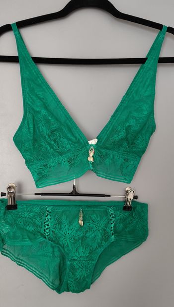 Ensemble neuf vert