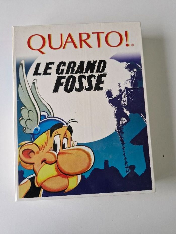 Jeu cluedo édition atlas asterix