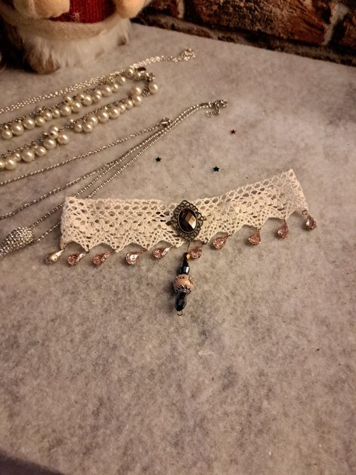 Lot de colliers argenté et blanc - photo numéro 2