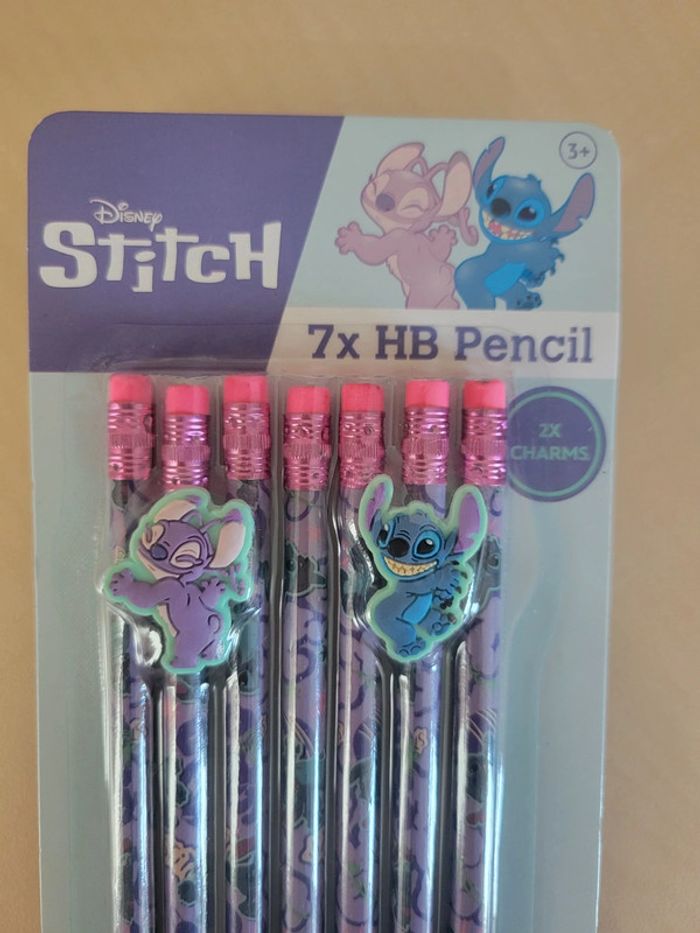 Lot de 7 crayons Stitch + charms - photo numéro 2