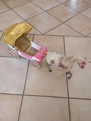 Calèche et cheval pour poupée style Barbie
