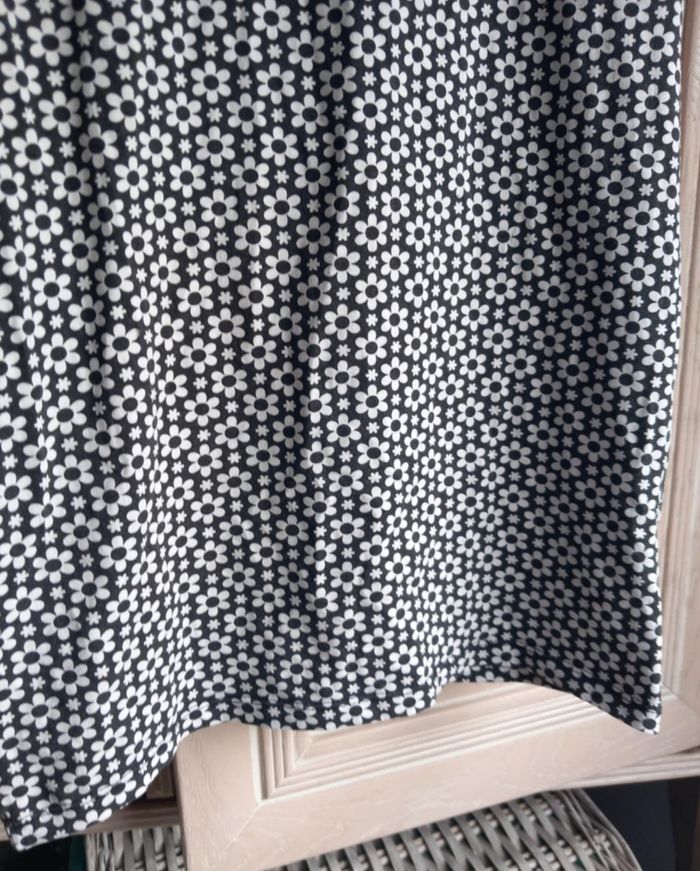 Robe à fleurs noir et blanc Jennyfer - photo numéro 4