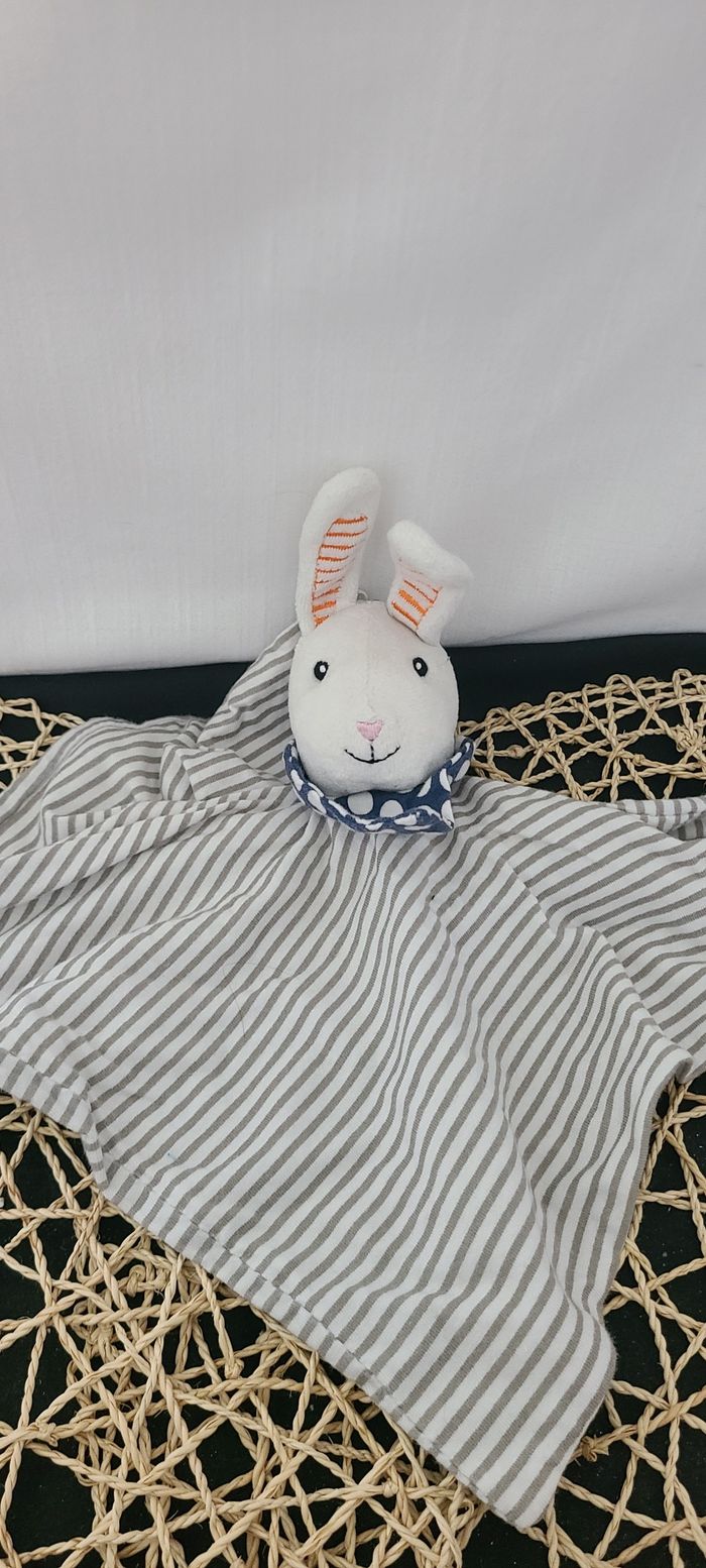 lapin Ikea plat rayé gris et blanc - photo numéro 2