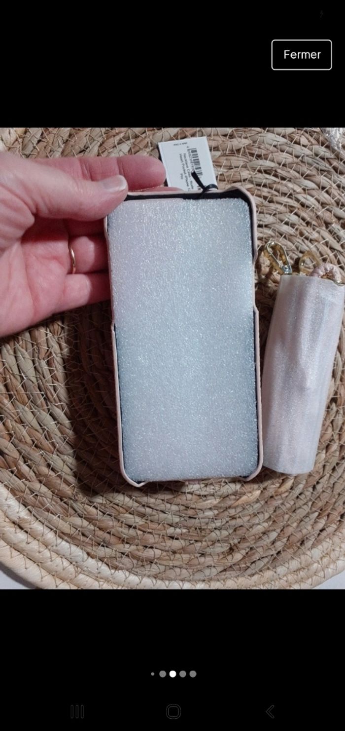 Coque tel iPhone pro 12/12 simili avec petit porte monnaie - photo numéro 4