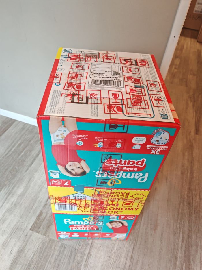 2 cartons couches pampers taille 7 neufs