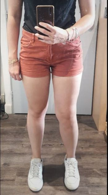 Short couleur brique