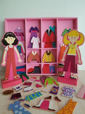 Jeu de vêtements magnétiques Abby & Emma de Melissa & Doug