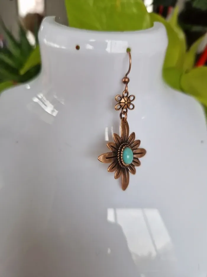 Boucles d'oreilles fantaisies couleur bronze et bleu - photo numéro 3