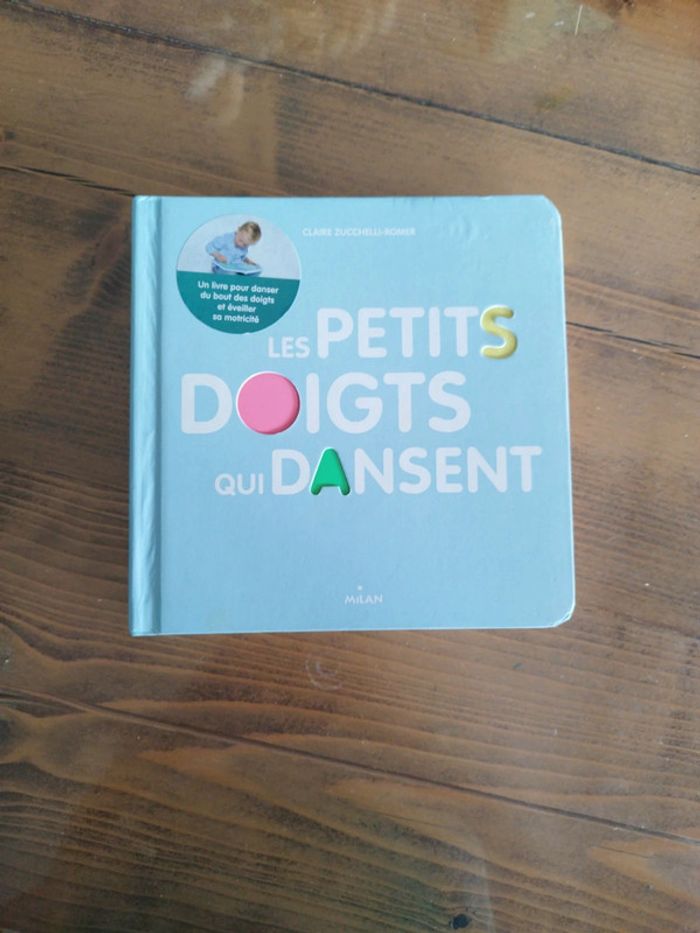 Livre cartonné les petits doigts qui dansent