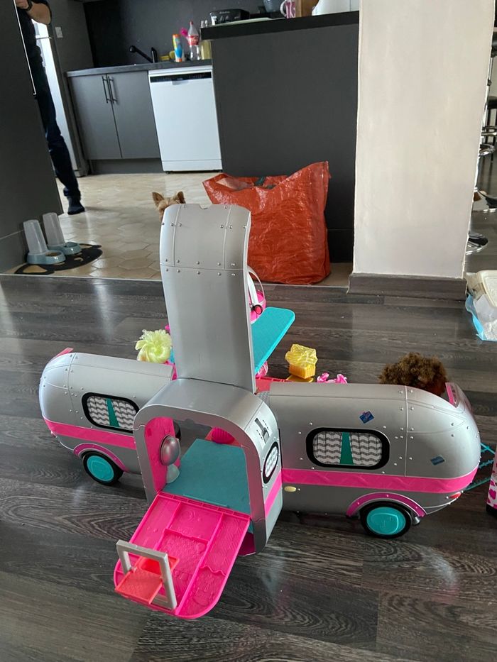 Camping car lol avec poupée et accessoires - photo numéro 3