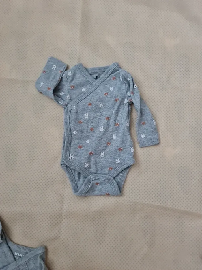 Lot de 5 bodys 1 mois - photo numéro 3
