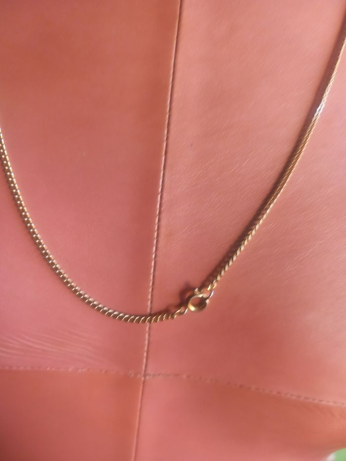 Chaîne avec pendentif ovale en métal doré - photo numéro 7