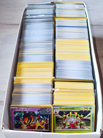 100 cartes Pokémon FR