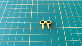 Lunette jaune pièce détachée jeu de société Le cochon qui rit buzz party Dujardin #E28