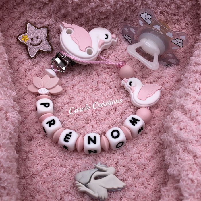 Attache tétine personnalisée en silicone cygne