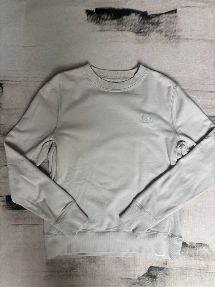 Sweat C.P Company taille S blanc logo brodé ton sur ton - photo numéro 4