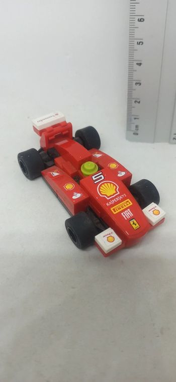 Voiture de course pirelli formule 1 rouge lego