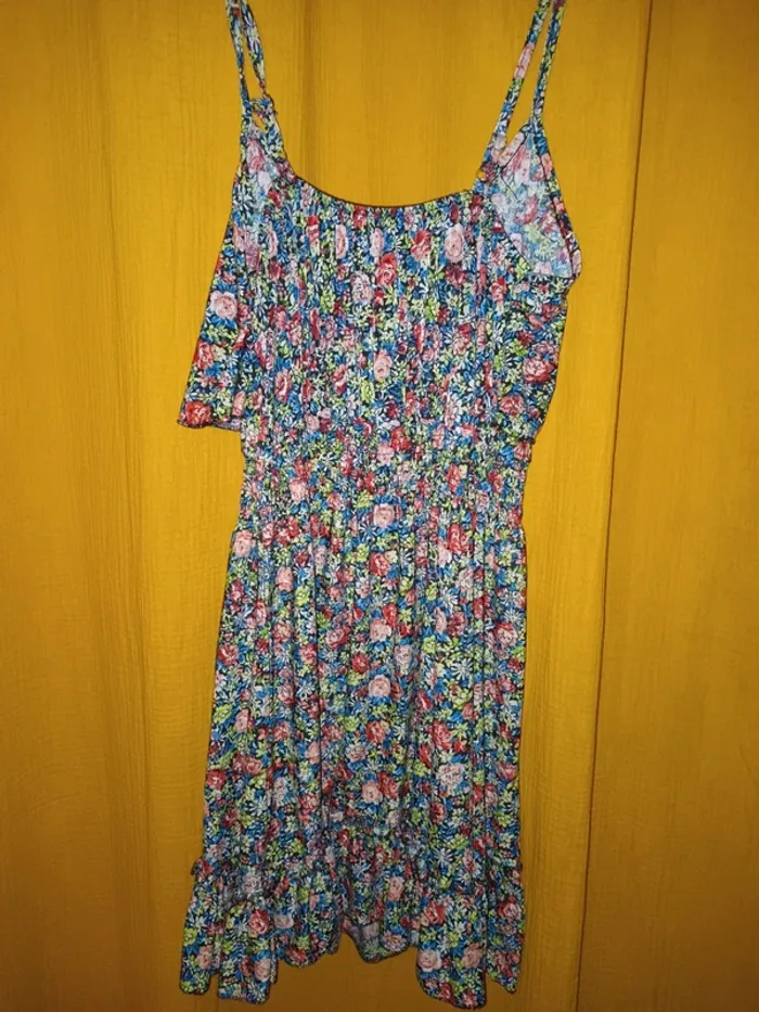 Jolie robe fleurie d'été - photo numéro 4