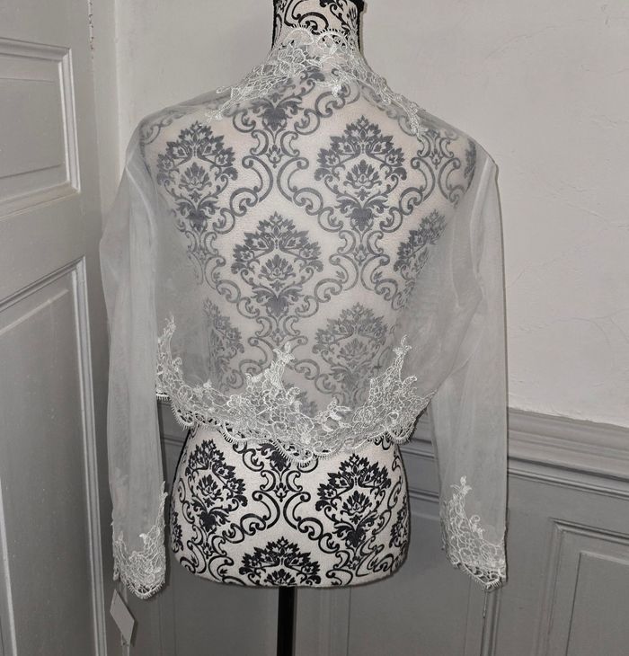 Boléro blanc mariage manche longue tulle et dentelle - photo numéro 4