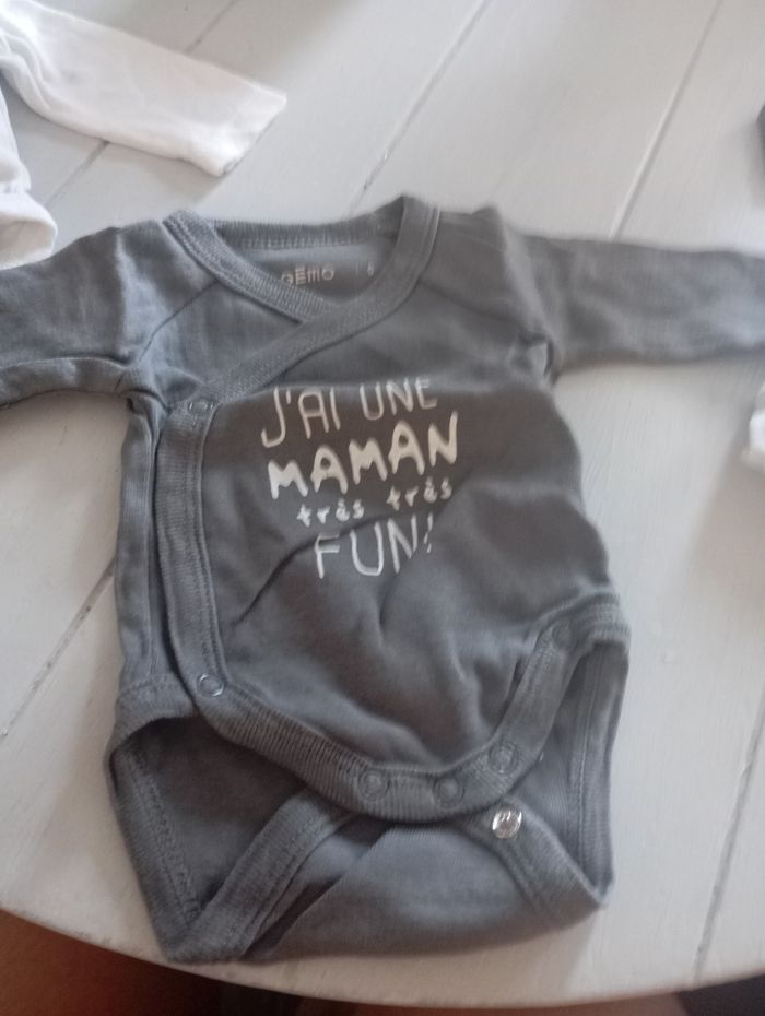 Lot bodys naissance - photo numéro 3