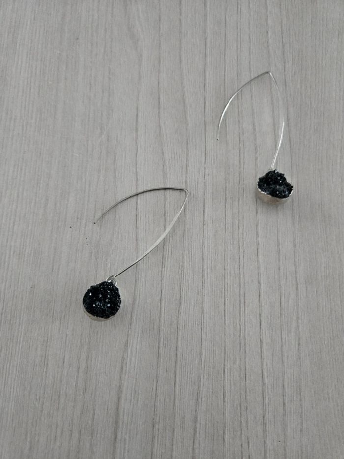Boucle d'oreille pierre noire