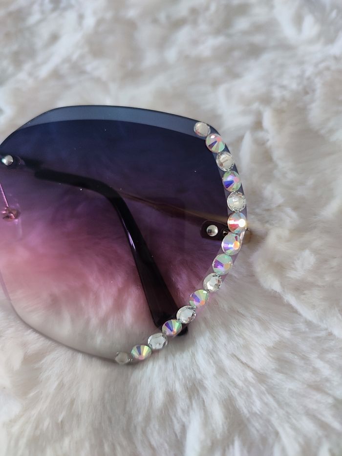 Lunette de soleil dégradé violet et strass - photo numéro 2
